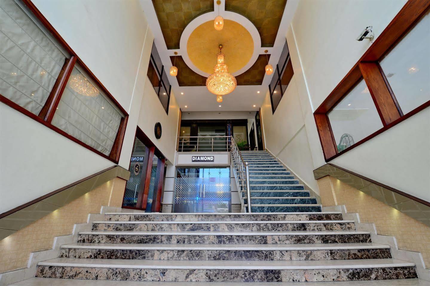 Hotel Prem Plaza Karnāl Extérieur photo