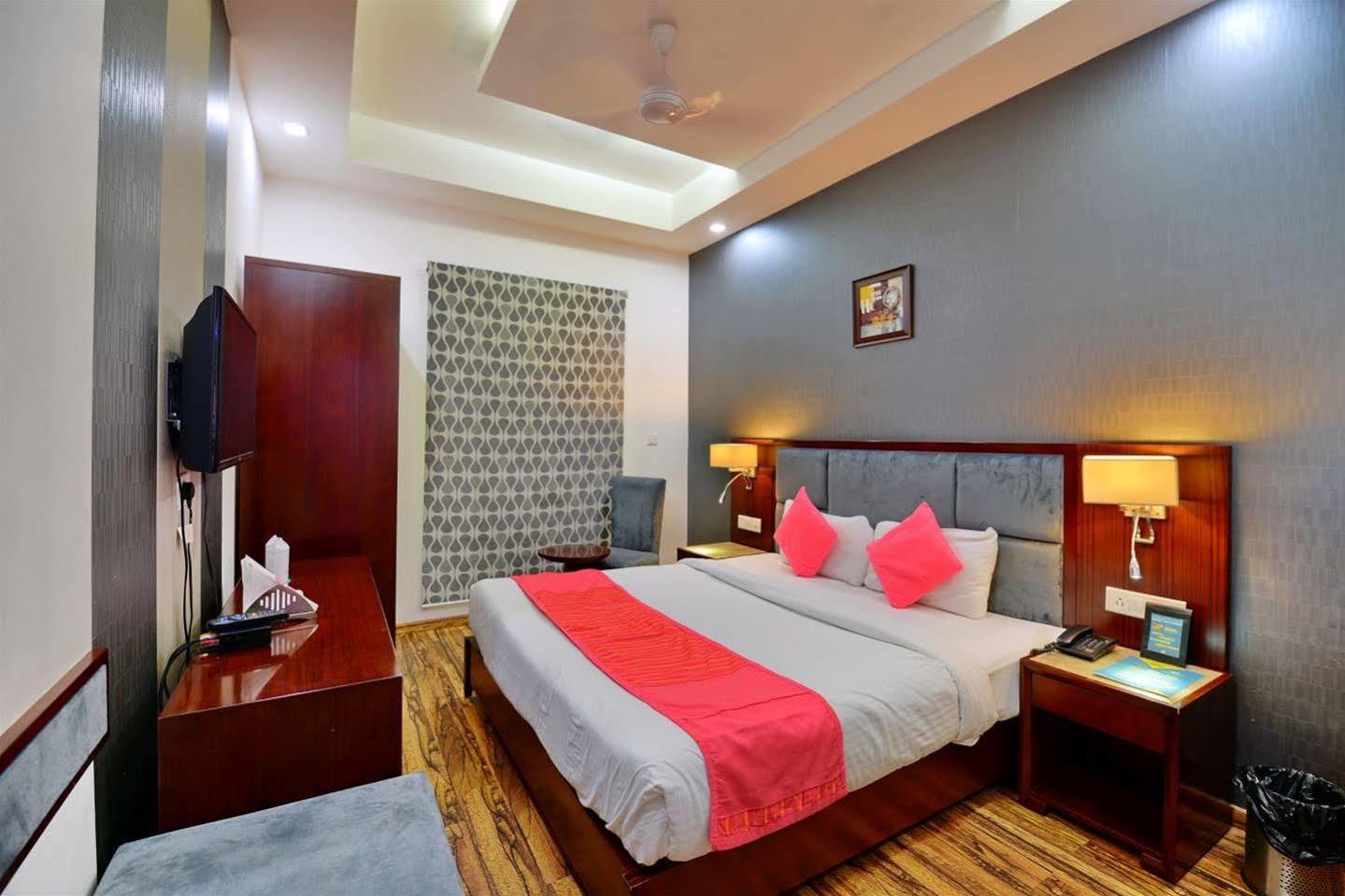 Hotel Prem Plaza Karnāl Extérieur photo