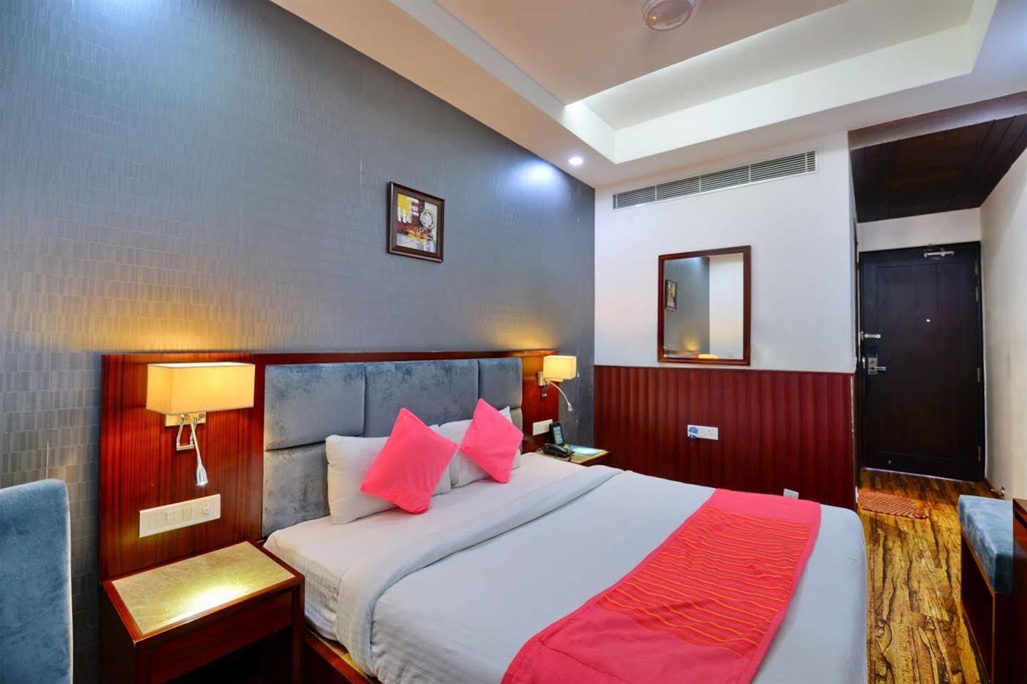 Hotel Prem Plaza Karnāl Extérieur photo