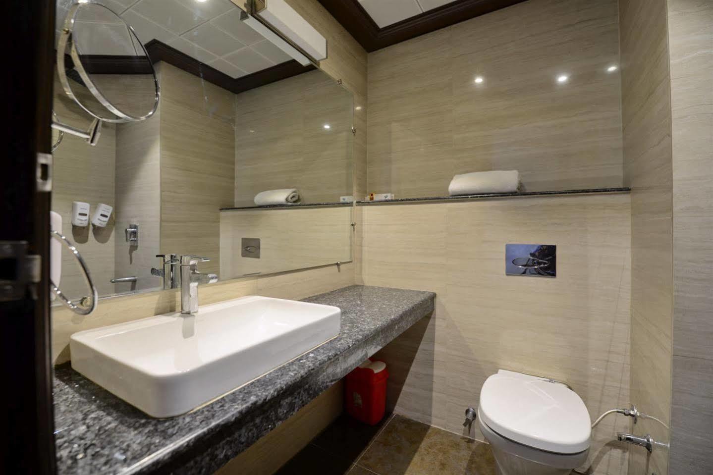 Hotel Prem Plaza Karnāl Extérieur photo