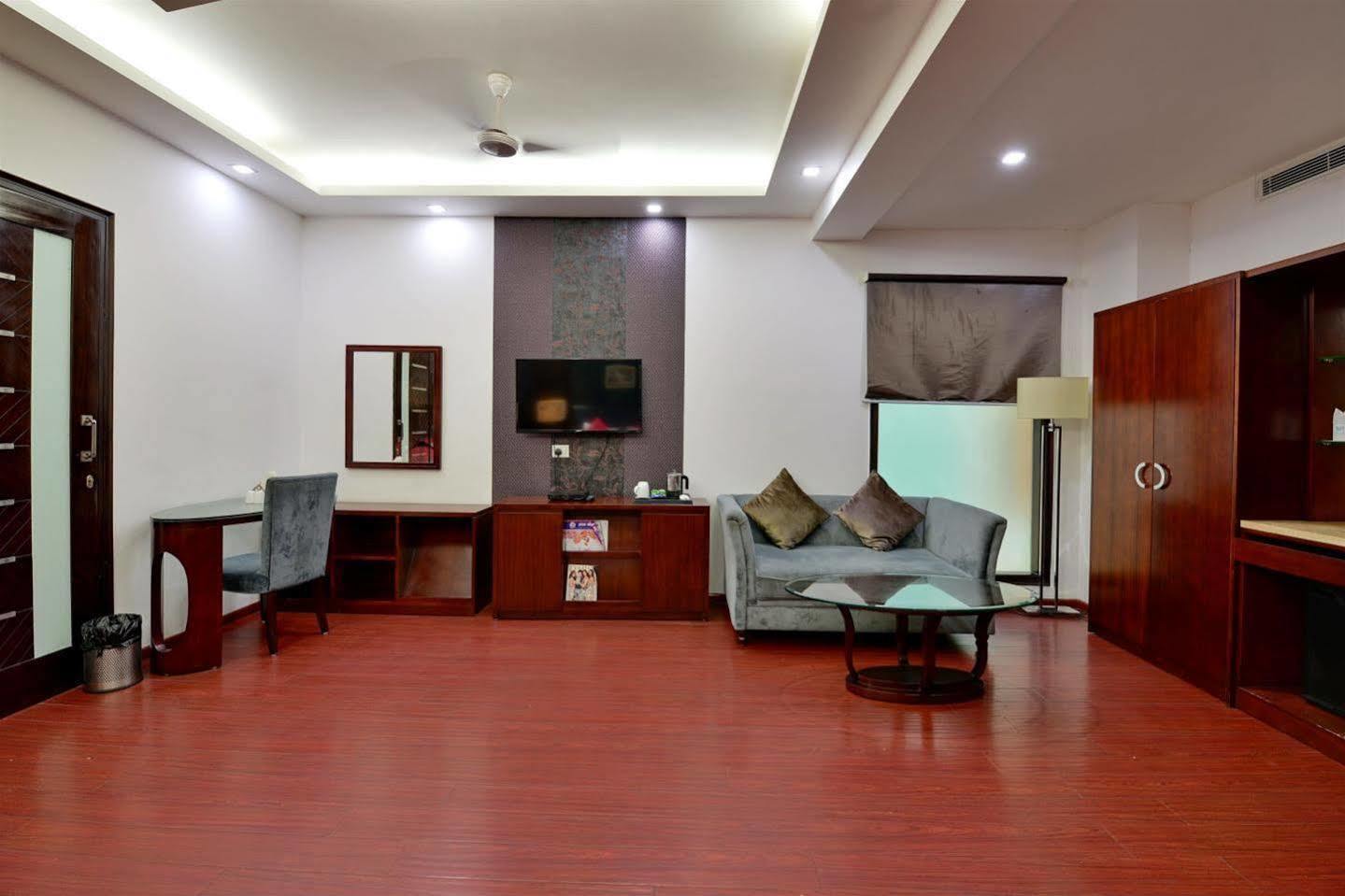 Hotel Prem Plaza Karnāl Extérieur photo